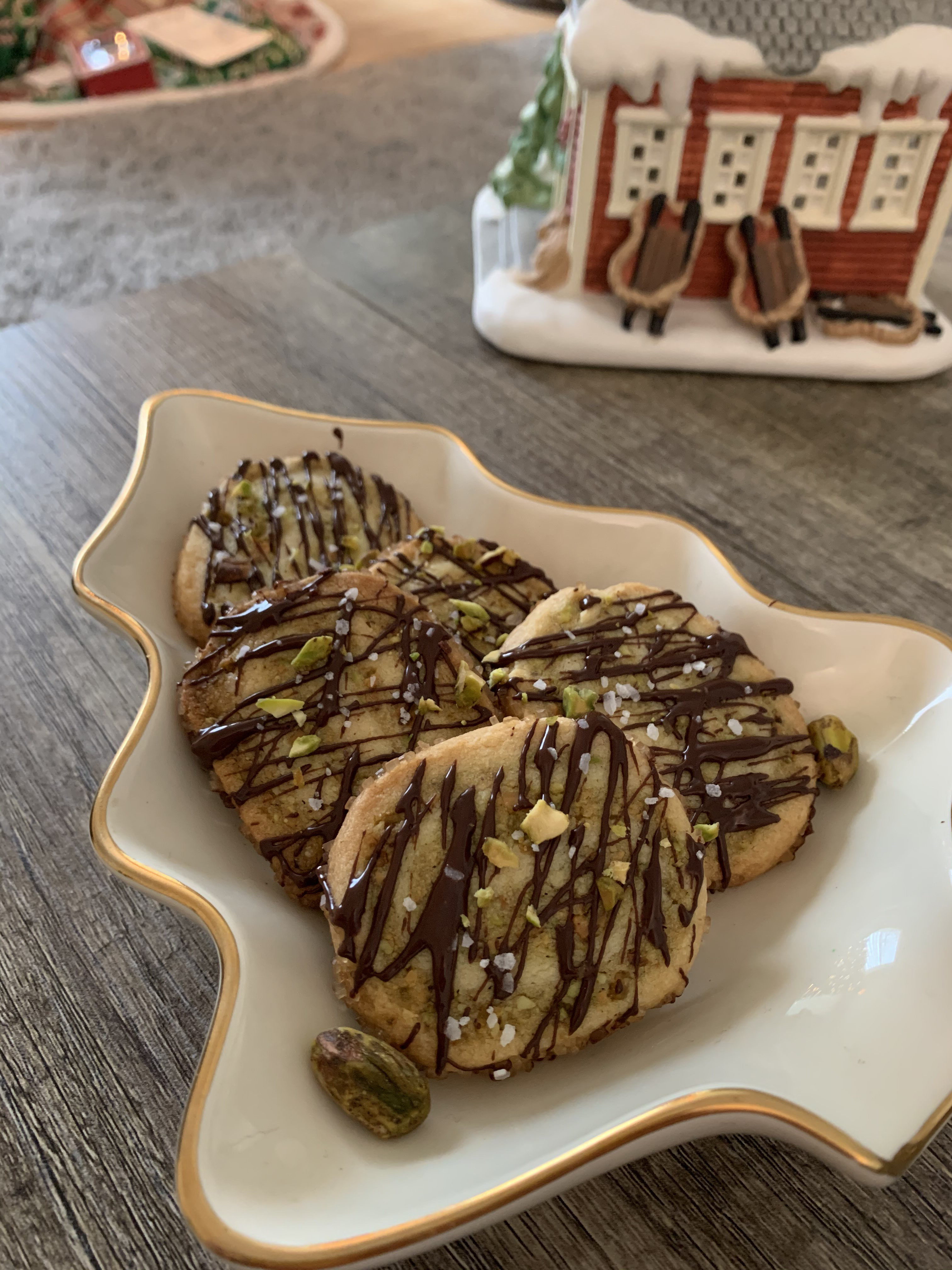 Chocolate-drizzled pistachio cookies